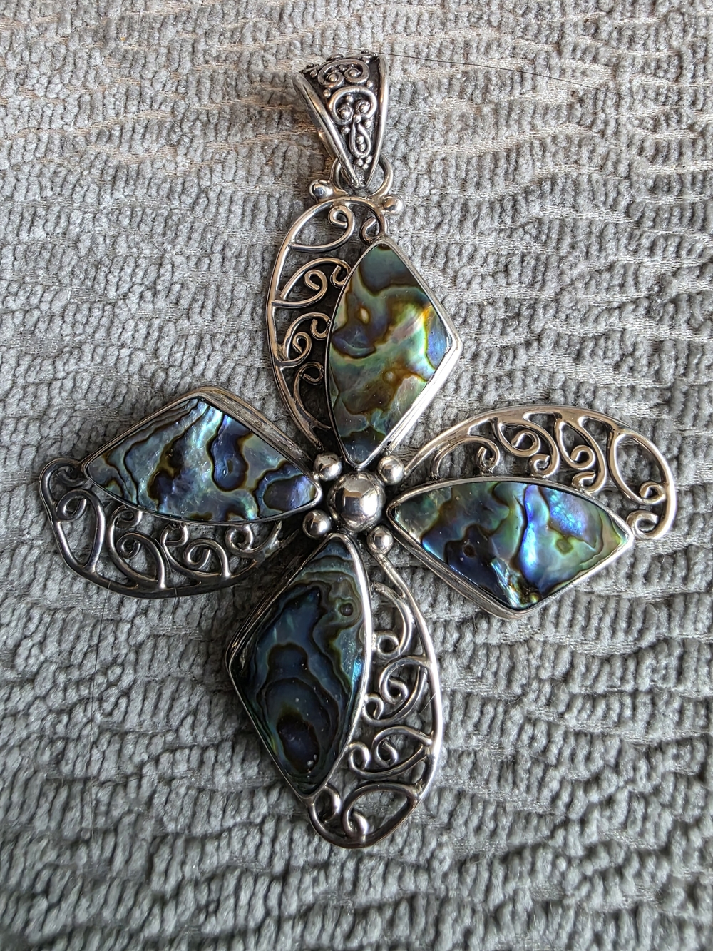 Abalone Flower Pendant Necklace in Iridescent Blue-Green - Unbranded